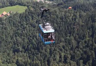 19 osób i pies uwięzieni w kolejce linowej
