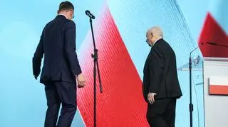 Mateusz Morawiecki i Jarosław Kaczyński podczas konferencji prasowej