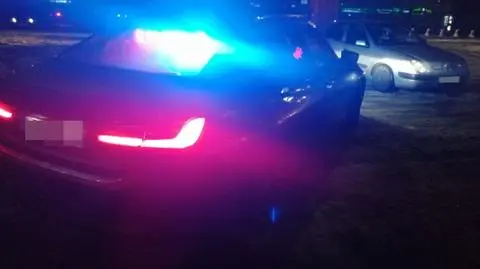 Próbował driftować na parkingu. Był poszukiwany, a "w pojeździe unosiła się woń marihuany"