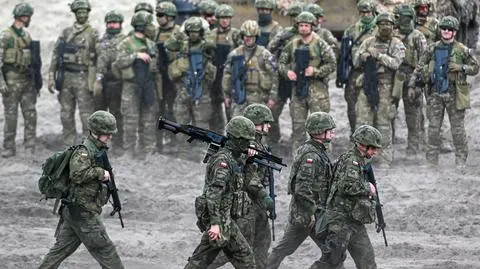 Ilu mamy "żołnierzy pod bronią", a ilu rekrutujemy co roku. Najnowsze dane