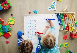 Czy dziewczynkom nie po drodze z matematyką? Nie chodzi tylko o stereotypy