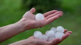 Zmiany klimatu "doładowują" grad w Europie