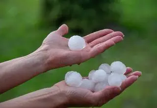 Zmiany klimatu "doładowują" grad w Europie