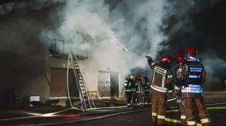 Pożar hali w zakładzie meblarskim w Sadowie (pow. lubliniecki)