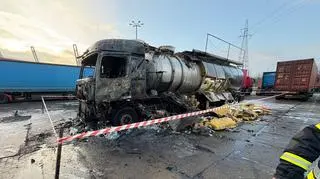 Ciężarówka spłonęła. W szoferce znaleziono ciało