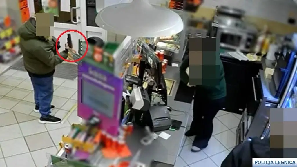 Groził bronią w sklepie