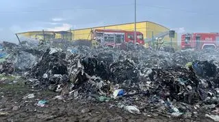 Pożar na składowisku odpadów w Siedliskach koło Ełku 