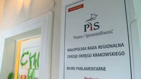Pomazane drzwi w małopolskiej siedzibie Prawa i Sprawiedliwości 