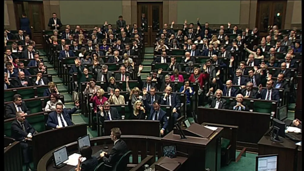 Sejm przyjął nowelizację ustawy o służbie cywilnej