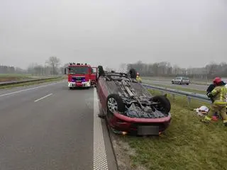 Auto dachowało na drodze S5