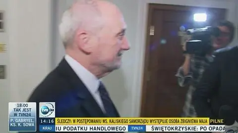 Macierewicz odwołał konferencję w Brukseli, aby wrócić do kraju na głosowania?