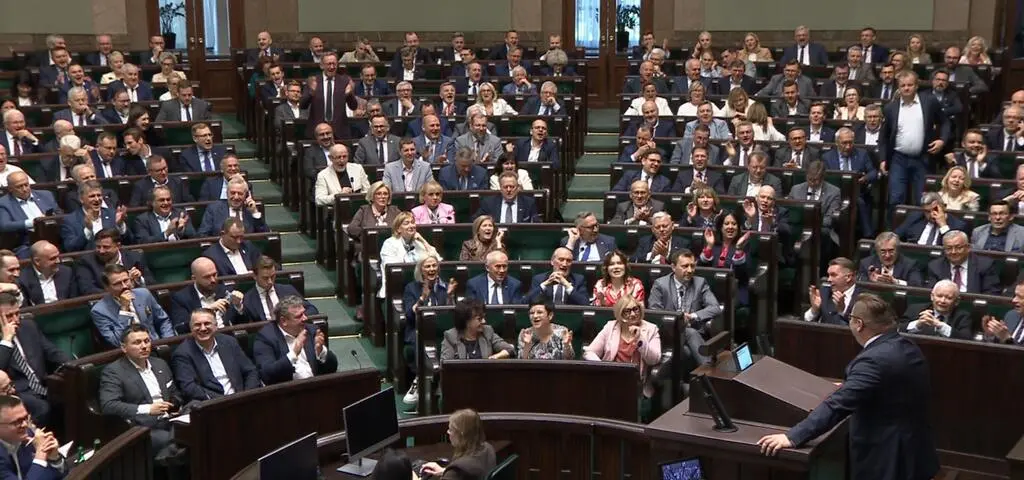Politycy skandują "Radosław, Radosław". "Politycy rozbierają panu partię, szkoda mi pana"