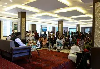 Oburzenie po konferencji ministra i "zdjęcie warte tysiąc słów"