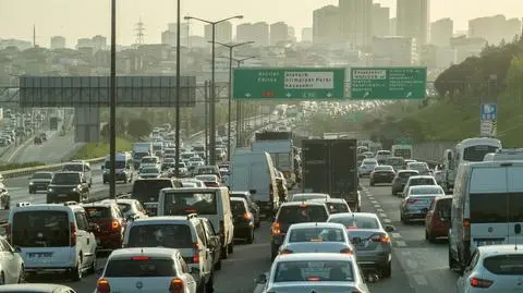 stambul korki ulica korek shutterstock_1404298688