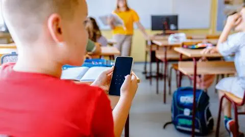 dziecko telefon szkoła