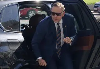 Złamano "świętą  zasadę". Wdowa po gangsterze "zamierza pozwać" Nawrockiego