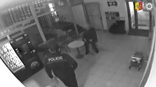 Nagranie z komisariatu. "Prosimy, nie przynoście ich na policję!"