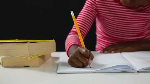 praca domowa lekcje shutterstock_692420170