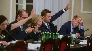 Do 3:30. Burzliwe nocne obrady komisji ws. TK. "To nie wyścig w obieraniu ziemniaków"