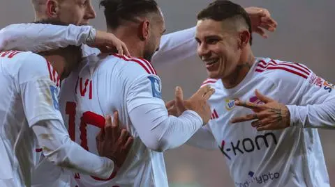 Bramkowe widowisko w Łodzi ozdobą kolejki ekstraklasy