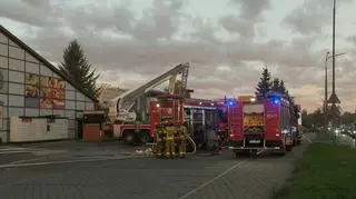 Wielki ogień w Poznaniu, paliła się galeria handlowa. Na miejscu wciąż kilkanaście zastępów