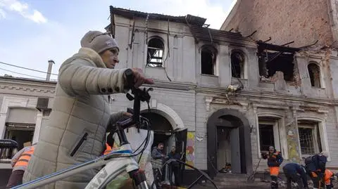 Zniszczenia po rosyjskim ataku na przedszkole