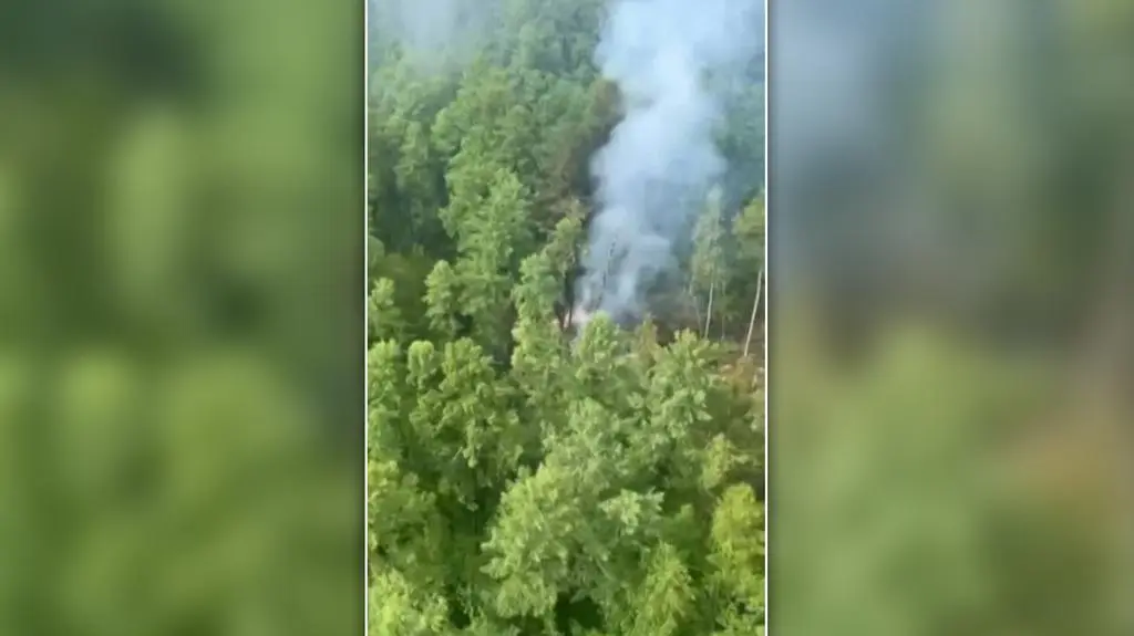 Dym nad miejscem rozbicia się samolotu An-24