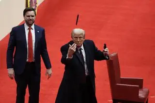 Donald Trump rozrzuca długopisy w pierwszym dniu sprawowania urzędu