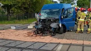 Zderzenie busa z lokomotywą pod Brzezinami