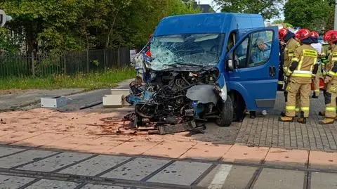 Zderzenie busa z lokomotywą pod Brzezinami