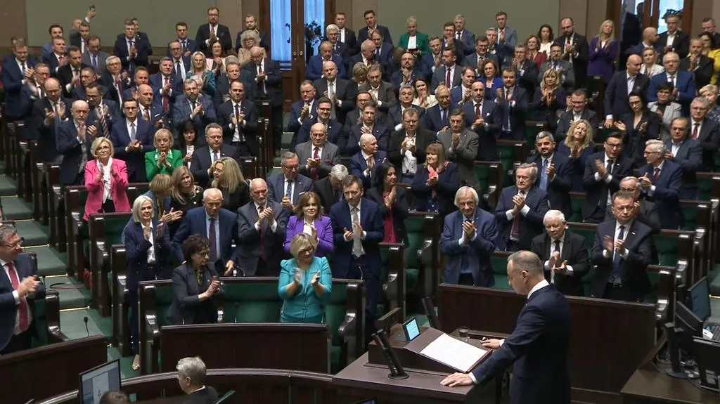 Owacje od posłów PiS 