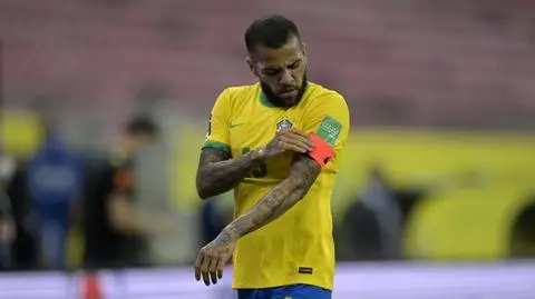 Dani Alves został bez klubu. "To jeszcze nie koniec"