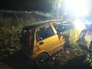 Kobieta zjechała do rowu i wypadła z pojazdu