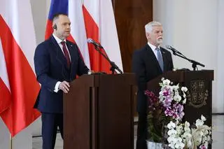 Prezydenci Polski i Czech na konferencji prasowej w Pradze