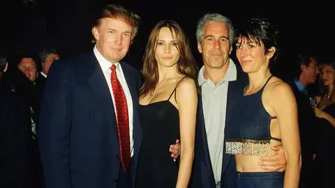 Donald Trump i jego ówczesna dziewczyna - przyszła żona - Melania Knauss oraz Jeffrey Epstein i jego partnerka Ghislaine Maxwell. Zdjęcie wykonano w klubie Mar-a-Lago w Palm Beach na Florydzie 12 lutego 2000 roku