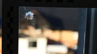 Uszkodzona szyba w szkole