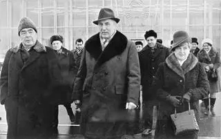 Edward Gierek i jego bobrowy kołnierz
