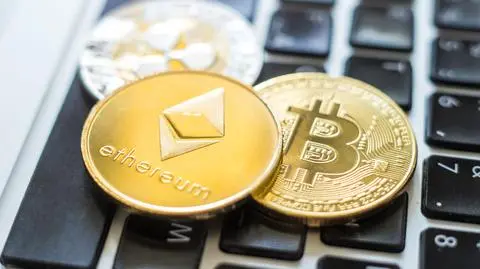 bitcoin shutterstock_1101721358