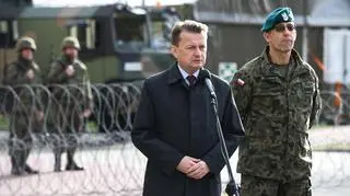 Ówczesny szef MON Mariusz Błaszczak z ówczesnym dowódcą operacyjnym rodzajów sił zbrojnych generałem Tomaszem Piotrowskim. Zdjęcie z 2018 roku 