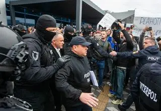 Prorosyjski oligarcha sprowadzony w przededniu wyborów. "Gigantyczny sukces obozu prozachodniego"