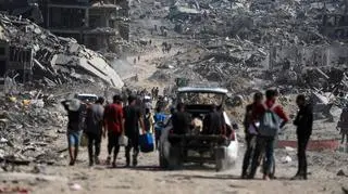 Życie wraca do miasta Gaza