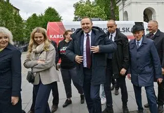 "Myślałem, że gorzej już być nie może". Trzy problemy sztabu Nawrockiego