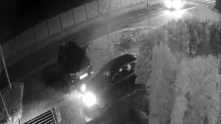 Policja prosi świadków zniszczenia samochodu o kontakt