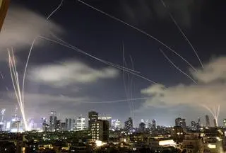 Izrael odpiera atak Iranu