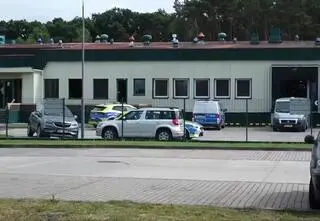 Atak nożem w firmie. Mężczyzna ranił swoją partnerkę i siebie