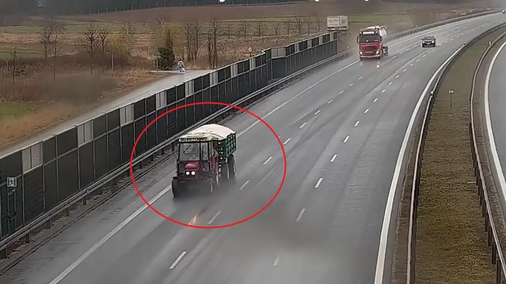 Traktorzysta jechał drogą ekspresową S19