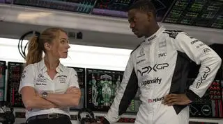 Kerry Condon i Damson Idris w "F1: Film" (reż. Joseph Krasinski)