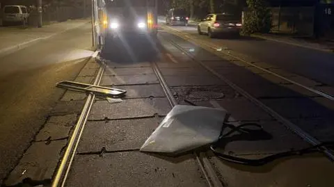 Szczecin. Nastolatkowie wybyli szybę w tramwaju