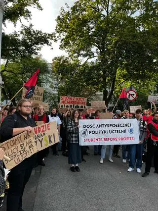 Chcieli zwrócić uwagę władzom uczelni na problem mieszkaniowy 