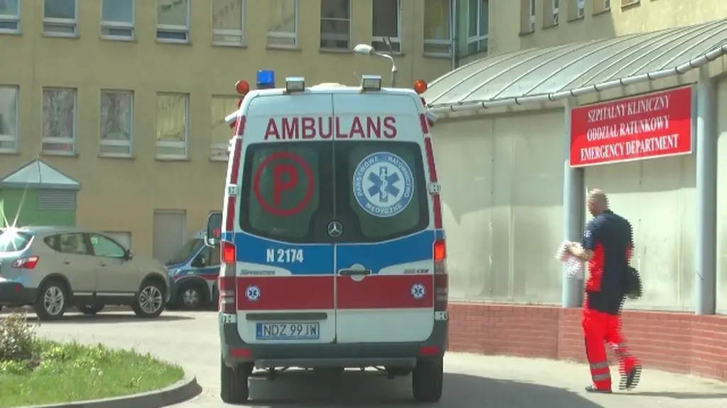 Dwoje rannych policjantów przebywa w szpitalach